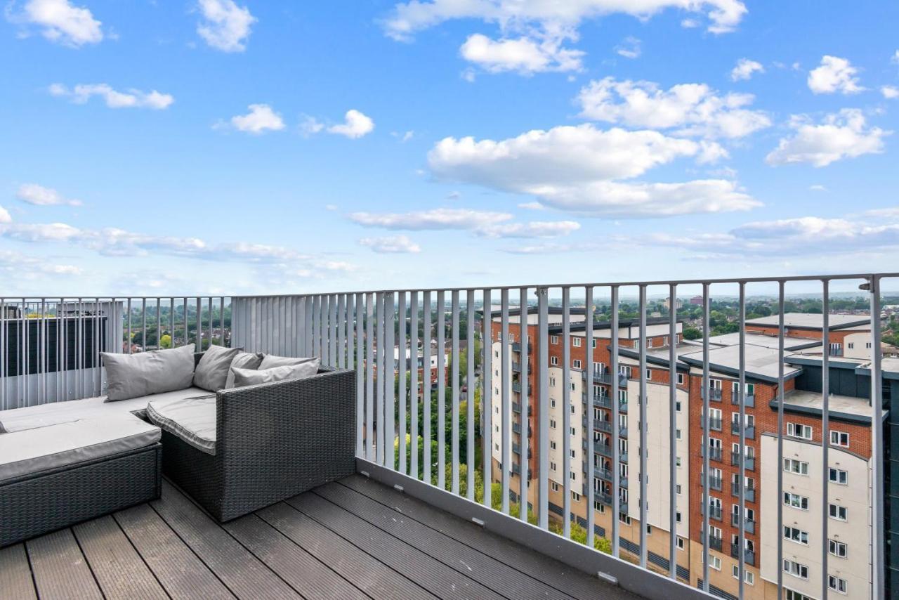 Penthouse Flat In Slough Center Apartment Exterior photo